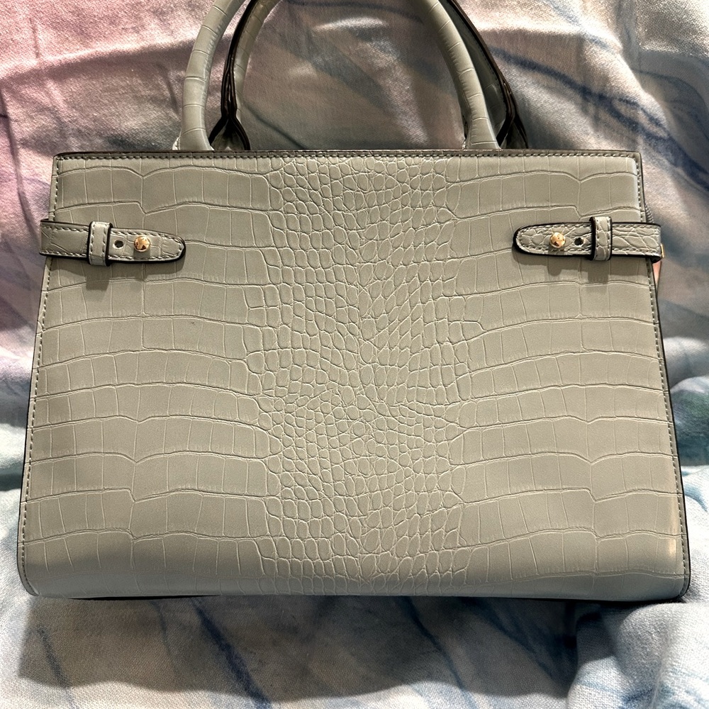 💼 Croc-Embossed Structured Handbag – Sage Green